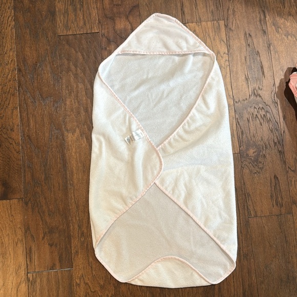 ChickPea Pink and White Baby Hooded Towels set of 5 - Picture 9 of 9